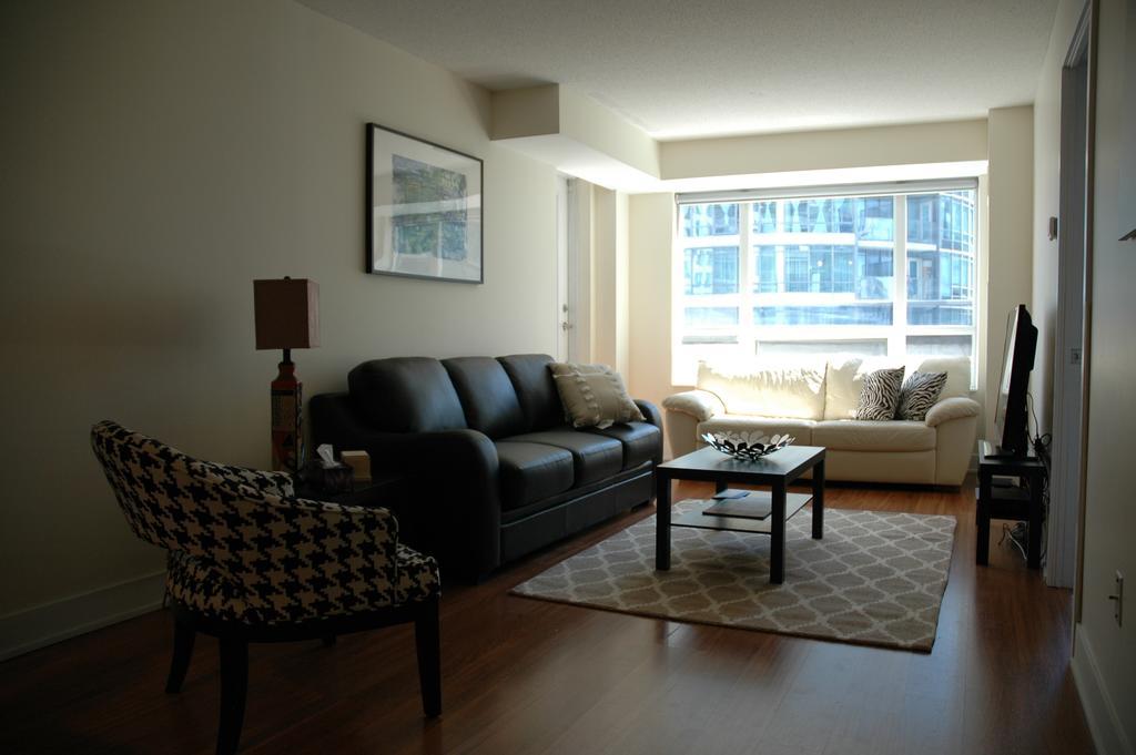 Livingsuites Toronto - 20 Blue Jays Way Екстериор снимка