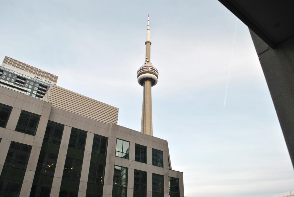 Livingsuites Toronto - 20 Blue Jays Way Екстериор снимка