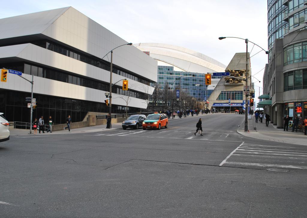 Livingsuites Toronto - 20 Blue Jays Way Екстериор снимка