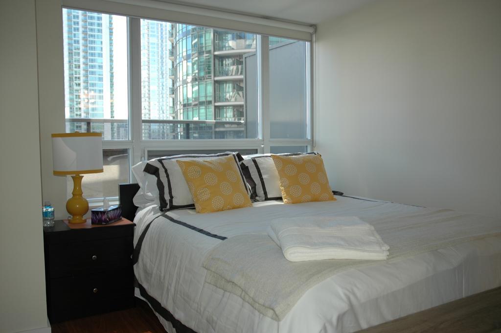 Livingsuites Toronto - 20 Blue Jays Way Екстериор снимка